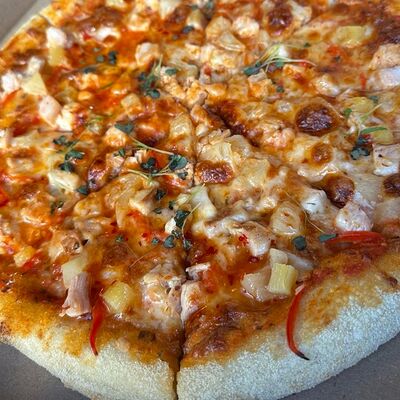 Гавайская с копченой грудкойв Блиныпицца по цене 690 ₽