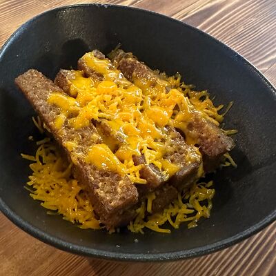 Гренки с чесноком и сыром в IPA beer cafe по цене 290 ₽