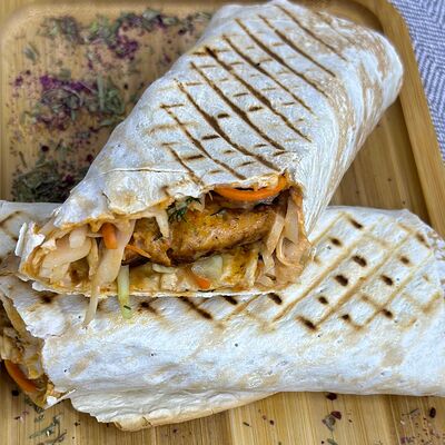 Мега шаурма из курицы в лаваше в Шашлычный Двор по цене 475 ₽