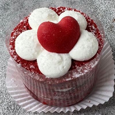 Пирожное Красный бархат в Патисари по цене 216 ₽