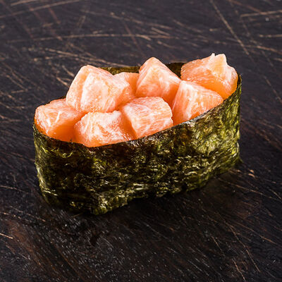 Суши сливочные с лососем в Тапчан по цене 250 ₽