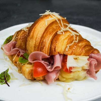 Круассан с ветчиной и сыром в Dimcoffee по цене 590 ₽