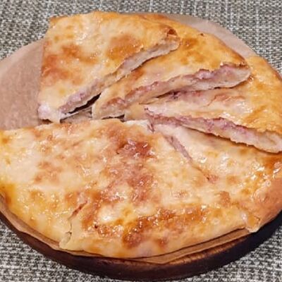 Хачапури по-имеретински с ветчиной в Хинкали Хачапури у Чайки по цене 750 ₽