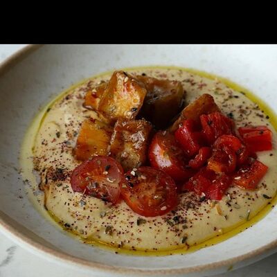 Хумус с баклажаном и маринованными перцемв Just Bar & Kitchen по цене 450 ₽