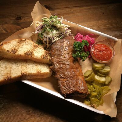 Свиные ребрышки BBQ в Серебряная Fabrika по цене 1050 ₽