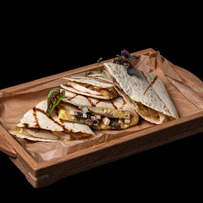 Кесадилья в Сытый кит по цене 460 ₽