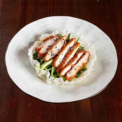 Салат с курицей темпура в Pho'n'Roll по цене 490 ₽