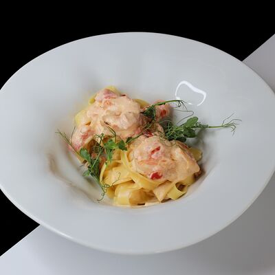 Феттучини с тигровыми креветками в сливочном соусе в Libido по цене 1050 ₽