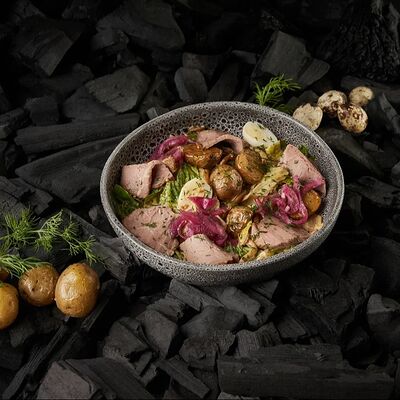 Салат с говядиной и бейби-картофелем в Гвозди по цене 640 ₽