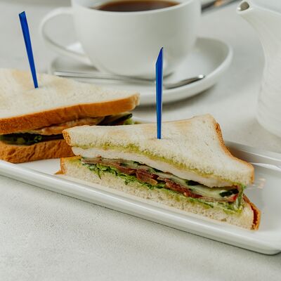 Сэндвич с цыпленком в Balance cafe по цене 621 ₽