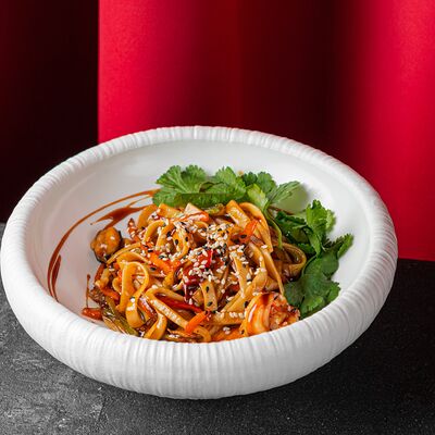 Пшеничная лапша с морепродуктами в OPERALounge Новый центр по цене 910 ₽