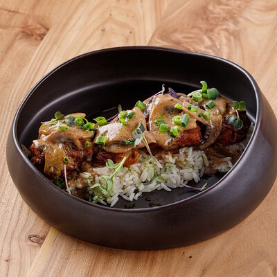 Куриное бедро с рисом в сливочно-грибном соусе в ПуриПури по цене 720 ₽