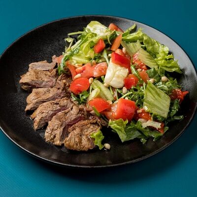 Стейк салат в Mesto Sushi & Grill по цене 520