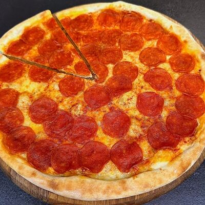 Двойная пеперонив Пицца Токо Суши по цене 1200 ₽