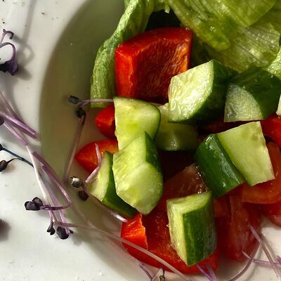 Салат светофор в Restobar Бекон по цене 320 ₽