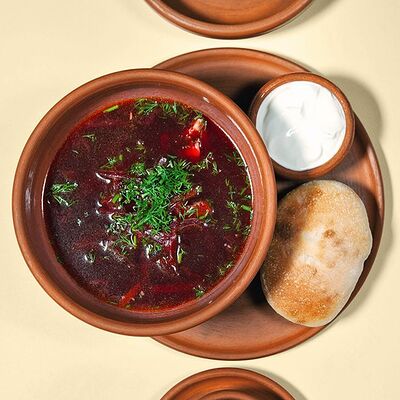 Борщ с курицей в Хачапури и вино по цене 210 ₽