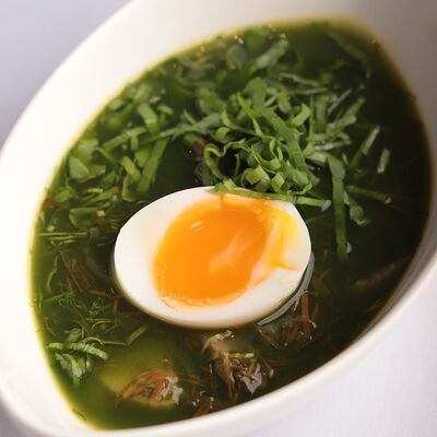 Щавелевый суп с яйцом и сметаной в Бурбон по цене 670 ₽