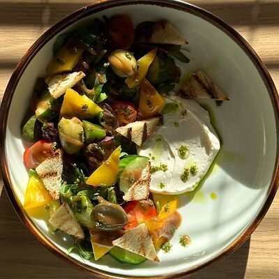 Греческий салат в Peach по цене 490 ₽