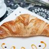 Круассан Французский сливочный Макси в La Vie Cafe по цене 300