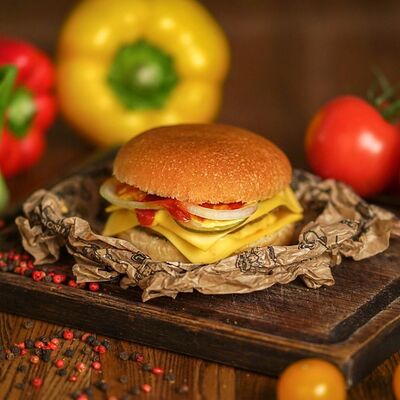 Мега Чизбургерв BURGERSDELUXE по цене 599 ₽