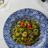 Орекьетте с креветками, цуккини и соусом Песто в The Kitchen