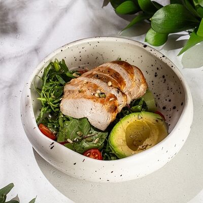 Куриное филе с авокадо в Чайка по цене 730 ₽