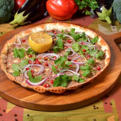 Лахмаджун с говядиной в АйДаБаран по цене 650 ₽