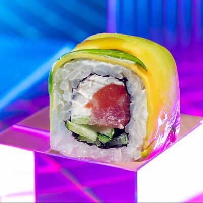 Ролл с авокадо, лососем и тунцом в Gojira ramen по цене 1190 ₽